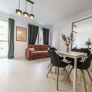 cozy-and-spacious-golden-apartment-city-centers42.warsawhotelspoland.com/
